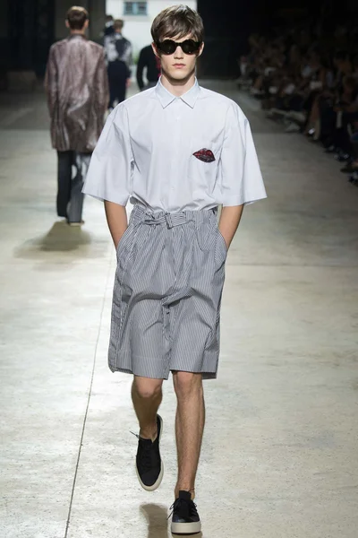 Look 7